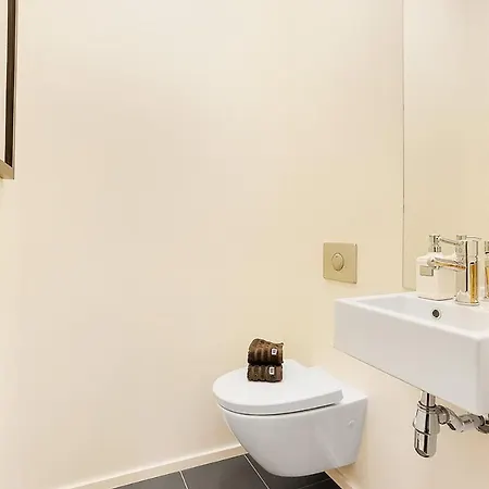 Nordic Host Luxury Apts - City Center Townhome With Terrace