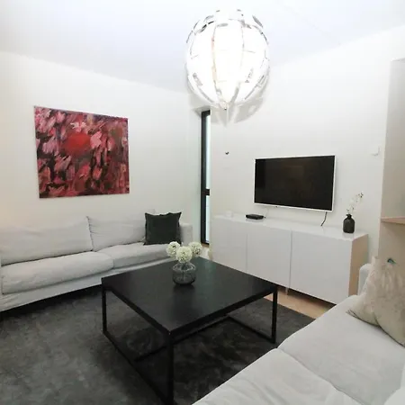 Nordic Host Luxury Apts - City Center Townhome With Terrace